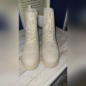 Adorable Lace up boots!